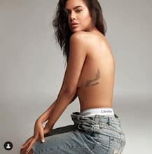 দেখুন এষা গুপ্তর ফটোশ্যুট