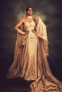 দেখুন কান চলচ্চিত্র উৎসবের পার্টিতে সোনম কপূরকে