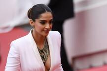 ছবিতে দেখুন: সাদা পোশাকে আবার \'কান\'-এর রেড কার্পেটে সোনম
