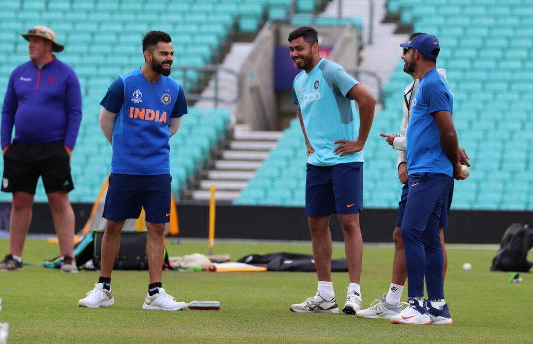 ইংল্যান্ডে বিশ্বকাপে লোয়ার অর্ডারকে রান করার দায়িত্ব নিতে হবে, বলছেন বিরাট Lower-order need to be ready as top-order can go off in overcast conditions, says Kohli ইংল্যান্ডে বিশ্বকাপে লোয়ার অর্ডারকে রান করার দায়িত্ব নিতে হবে, বলছেন বিরাট