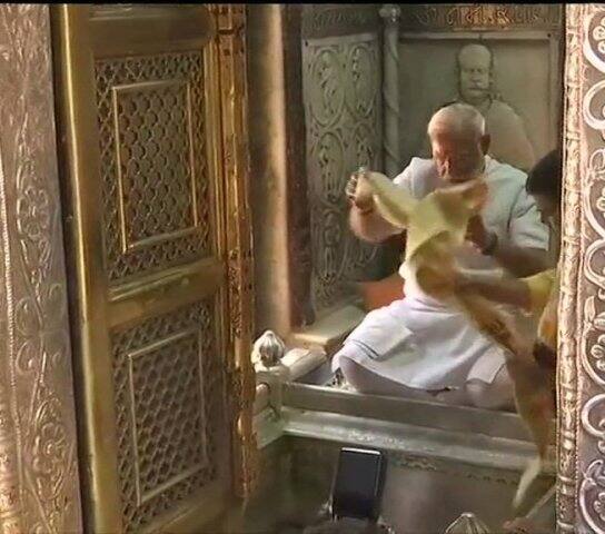 In picture: Prime Minister Narendra Modi thanks Varanasi voters for their support to him ছবিতে দেখুন: লোকসভা নির্বাচনের ফল প্রকাশের পর বারাণসীতে নরেন্দ্র মোদি