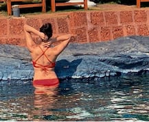 দেখুন প্রাক্তন ভারত সুন্দরী, অভিনেত্রী পূজা বাত্রাকে