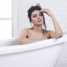 দেখুন শার্লিন চোপড়ার ফটোশ্যুট