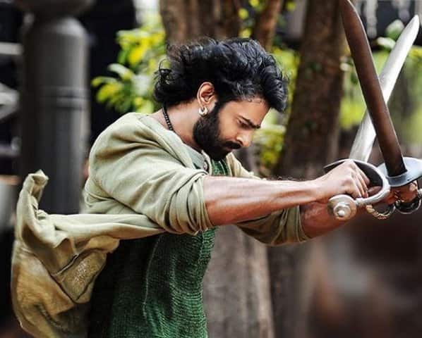 ‘বাহুবলী’ প্রভাসের পরিচয় দেওয়া নিষ্প্রয়োজন। বলিউডেও তাঁর জনপ্রিয়তা সেরাদের পাল্লা দেয়। দক্ষিণে তিনি নাম্বার ৩।