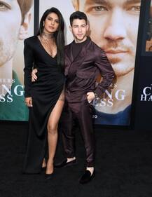 জোনাস ভাইদের তথ্যচিত্রের প্রিমিয়ারে স্বামীর সঙ্গে প্রিয়ঙ্কা