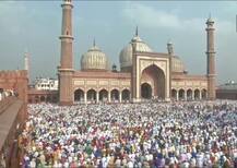 আজ খুশির ইদ, মসজিদে নমাজের ভীড়, আটারি ওয়াঘা ও ফুলবাড়ি সীমান্তে মিষ্টি বিতরণ