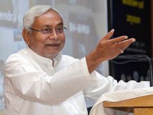 এ ধরনের লোকজনের কোনও ধর্ম নেই! গিরিরাজের ইফতার-ট্যুইটের পাল্টা নীতীশের