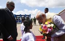 ছবিতে দেখুন: শ্রীলঙ্কায় ইস্টার সানডে-তে সন্ত্রাস হানায় নিহতদের প্রতি শ্রদ্ধার্ঘ প্রধানমন্ত্রী নরেন্দ্র মোদির