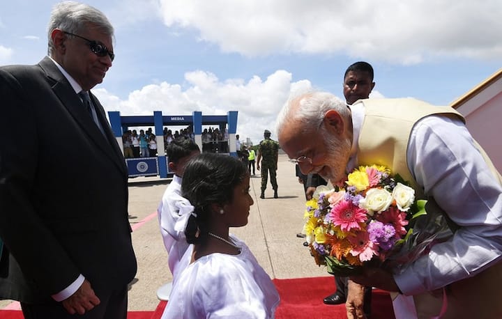 রবিবার শ্রীলঙ্কায় পৌঁছন ভারতের প্রধানমন্ত্রী নরেন্দ্র মোদি। সেখানে ইস্টার সানডে-তে জঙ্গি নাশকতা হওয়া স্থান পরিদর্শন করেন তিনি। 