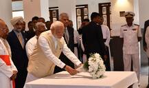 ছবিতে দেখুন: শ্রীলঙ্কায় ইস্টার সানডে-তে সন্ত্রাস হানায় নিহতদের প্রতি শ্রদ্ধার্ঘ প্রধানমন্ত্রী নরেন্দ্র মোদির