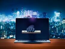 মিথ্যে গল্প ফেঁদে ১৭ দিনে ৫০ হাজার ডলার জোগাড় অনলাইন ভিখারির!