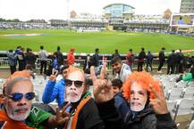 ট্রেন্ট ব্রিজে ভারত-নিউজিল্যান্ড ম্যাচে মোদির মুখোশ পরে ভারতীয় সমর্থকেরা