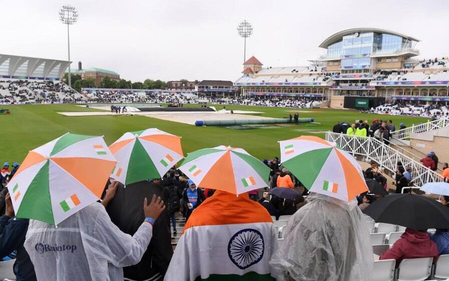 NZ coach Stead calls it frustrating, while Indian fielding coach Sridhar compares turf to skating rink বৃষ্টিতে ভেস্তে গিয়েছে ম্যাচ, ‘হতাশ’ কিউই কোচ, শ্রীধর বললেন, ‘মাঠের অবস্থা স্কেটিং রিঙ্কের মতো’