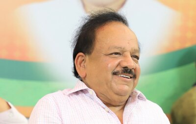 Uproar in Lok Sabha, Rahul Gandhi asks a question Minister Harsh Vardhan says first condemn him রাহুলের প্রশ্ন,  জবাবের আগে তাঁর ‘ডান্ডে মারেঙ্গে’ মন্তব্যের ‘নিন্দা’য় কেন্দ্রীয় স্বাস্থ্যমন্ত্রী, উত্তাল লোকসভা