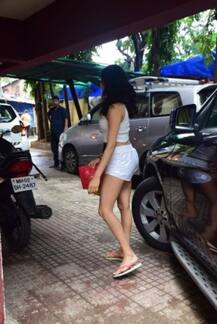 জিমের বাইরে চনমনে মেজাজে জাহ্নবী কপূর