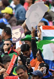 ছবিতে দেখুন: ভারত-পাকিস্তান দ্বৈরথের রং ছড়াল গ্যালারিতেও, রঙিন সাজে উজ্জ্বল দুই দেশের ক্রিকেটপ্রেমীরা