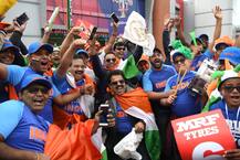 ছবিতে দেখুন: ভারত-পাকিস্তান দ্বৈরথের রং ছড়াল গ্যালারিতেও, রঙিন সাজে উজ্জ্বল দুই দেশের ক্রিকেটপ্রেমীরা