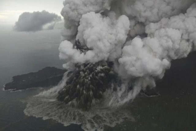 Japan issues tsunami advisory following quake উত্তরপশ্চিম জাপানে ভূমিকম্প, সুনামি সতর্কতা, বন্ধ বুলেট ট্রেন পরিষেবা