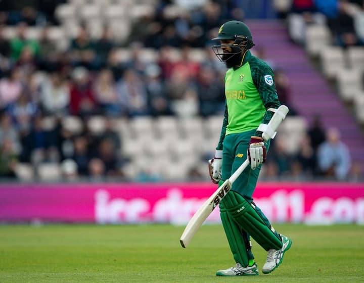 আমলা দ্রুততম ব্যাটসম্যান হিসেবে একদিনের আন্তর্জাতিকে ২,০০০, ৩,০০০, ৪,০০০, ৫,০০০, ৬,০০০ ও ৭,০০০ রানের রেকর্ডের অধিকারী