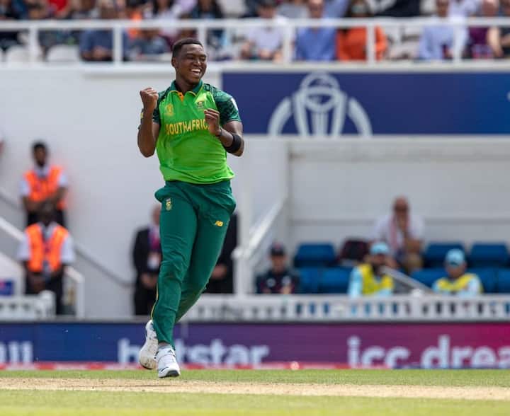 এই ম্যাচে নিউজিল্যান্ড দলে কোনও বদল হয়নি। দক্ষিণ আফ্রিকা দলে একটিই বদল হয়েছে। বিউরান হেনড্রিকসের বদলে দলে এসেছেন লুঙ্গি এনগিডি