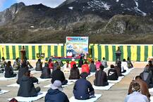 প্রথমবার যৌথভাবে আন্তর্জাতিক যোগব্যায়াম দিবস পালন ভারতীয় ও চিনা সেনার