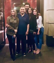 নিউ ইয়র্কে ঋষি কপুরের সঙ্গে দেখা করতে সপরিবারে হাজির ঐশ্বর্যা রাই বচ্চন, রইলেন আলিয়াও