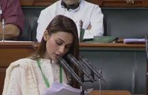 আজ লোকসভায় শপথ গ্রহণ করলেন বাংলার দুই সাংসদ মিমি চক্রবর্তী ও নুসরত জাহান