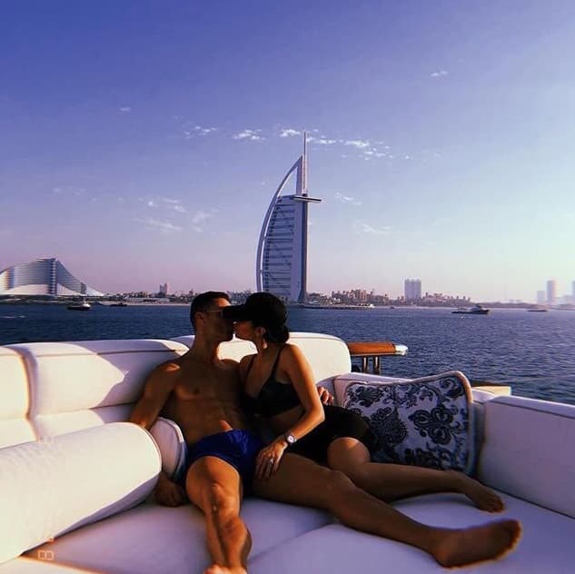 সঙ্গে গেলেন জুনিয়র রোনাল্ডো ও বান্ধবী জিওর্জিনা রডরিগেজ।