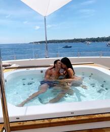 ফ্রান্সে চুটিয়ে ছুটি কাটাচ্ছেন রোনাল্ডো, আছে ছেলে ও বান্ধবী