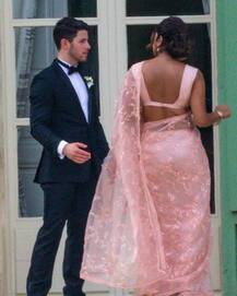 দেওরের বিয়ে, গোলাপি শাড়িতে প্রিয়ঙ্কা