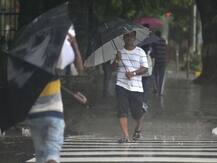 পাঁচদিন টানা বৃষ্টিতে বেহাল বাণিজ্য নগরী, জলমগ্ন একাধিক এলাকা, বাতিল ট্রেন, নাজেহাল জনজীবন