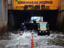 পাঁচদিন টানা বৃষ্টিতে বেহাল বাণিজ্য নগরী, জলমগ্ন একাধিক এলাকা, বাতিল ট্রেন, নাজেহাল জনজীবন