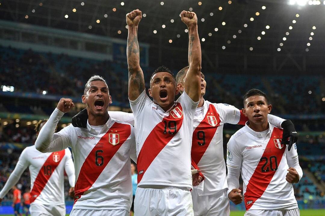 Peru stun champions Chile 3-0 to reach Copa America final চিলিকে ৩-০ গোলে উড়িয়ে ৪৪ বছর পর কোপা আমেরিকা ফাইনালে পেরু, রবিবার সামনে ব্রাজিল