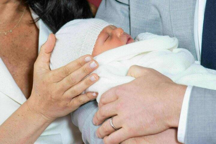 অনুষ্ঠানে অনুপস্থিত ছিলেন দ্বিতীয় রানি এলিজাবেথ।