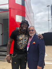 বিজয় মাল্যর সঙ্গে ছবি পোস্ট করে সোশ্যাল মিডিয়ায় ট্রোলড ক্রিস গেইল