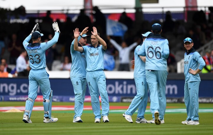 World Cup Final: Woakes, Plunkett restrict New Zealand to 241 for 8 বিশ্বকাপ ফাইনাল: দুরন্ত বোলিংয়ে নিউজিল্যান্ডকে ২৪১ রানে বেঁধে রাখল ইংল্যান্ড