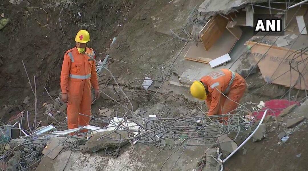Death toll in Himachal building collapse climbs to 14 হিমাচলে বহুতল ভেঙে পড়ার ঘটনায় উদ্ধার আরও ৬ দেহ, মৃত বেড়ে ১৪