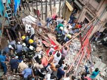 মুম্বইয়ে ধসে পড়ল ৪ তলা কেশরবাঈ বিল্ডিং, মৃত ১২, আটকে আরও অনেকে