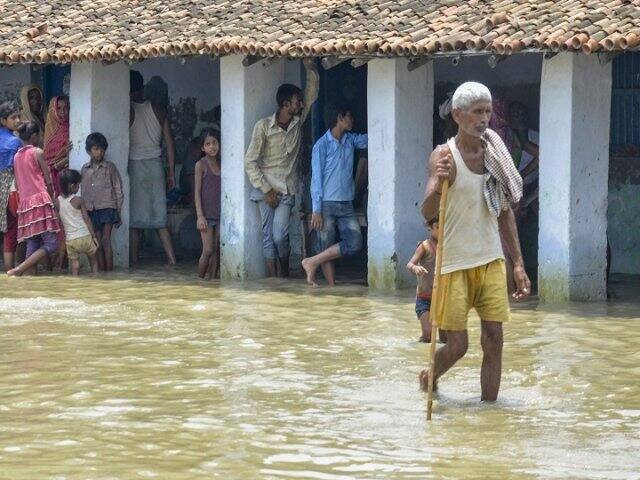 উত্তর বিহার ও পার্শ্ববর্তী নেপালে বড় নদীগুলির উত্সস্থলে প্রবল বৃষ্টির কারণেই এই বন্যা। ছবি-পিটিআই