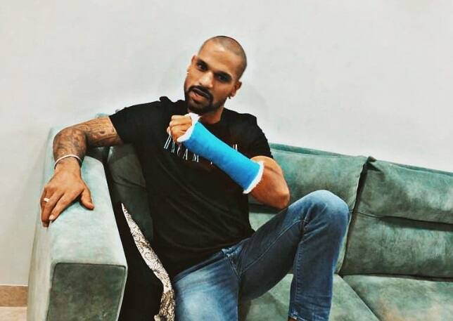 Dhawan picks up bat for the first time for Bottle Cap Challenge বিশ্বকাপে চোট পাওয়ার ৩৮ দিন পর যুবরাজের জন্য ব্যাট ধরলেন শিখর ধবন, দেখুন ভিডিও