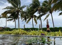 মালদ্বীপে সপরিবারে ছুটি কাটাচ্ছেন এসআরকে, দেখুন কিছু ছবি