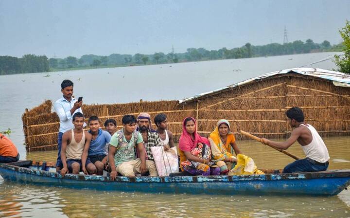 কেবল বিহারে এর মধ্যেই ১০৬ জনের মৃত্যু ঘটেছে। ১২ টি জেলায় থাবা বসিয়েছে অতিভারী বৃষ্টি- বাড়ছে জলস্তরও