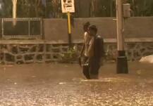 ছবিতে দেখুন, প্রবল বৃষ্টিতে জলমগ্ন মুম্বই, বিপর্যস্ত জনজীবন