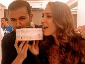 বিশেষ বান্ধবী ইউলিয়ার জন্মদিনে কী উপহার দিলেন সলমন?