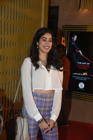 ছিলেন বলিউডে নবাগতা শ্রীদেবী কন্যা জাহ্নবী কপূর। (ছবি: মানব মঙ্গলানি)