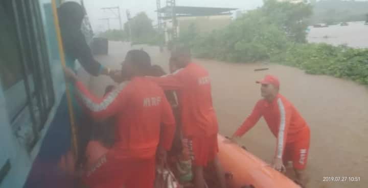 মহারাষ্ট্রের মুখ্যমন্ত্রী দেবেন্দ্র ফড়ণবীশের সঙ্গে কথা বলেন স্বরাষ্ট্র প্রতিমন্ত্রী নিত্যানন্দ রাই। তিনি উদ্ধারকার্যে সবরকম সাহায্যের আশ্বাস দেন। 