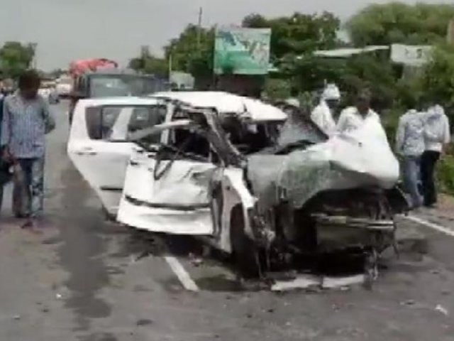 Unnao victim still on ventilator, marginal improvement in condition, inform doctors দুর্ঘটনার পর উন্নাওয়ের নির্যাতিতা এখনও ভেন্টিলেশনে, অবস্থার উন্নতি সামান্যই, বলছেন চিকিৎসকেরা