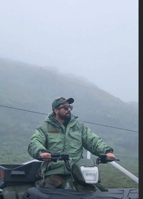 সেনার গাড়ি চালাতেও দেখা গিয়েছে তাঁকে।