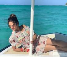 দেখুন! স্বামীর সঙ্গে মালদ্বীপে নুসরত জাহান