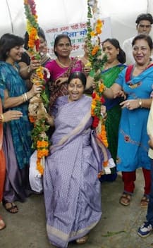 ছবিতে দেখুন: প্রয়াত সুষমা স্বরাজের বর্ণময় রাজনৈতিক জীবন